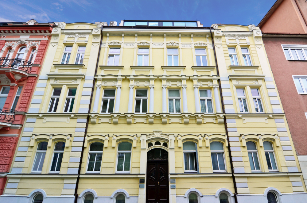 the facade of the building on Tallerova